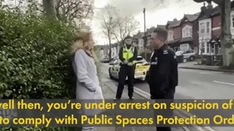 Britse waakster gearresteerd voor stil gebed