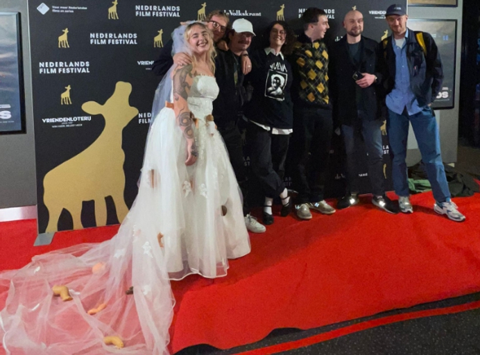 ‘Kill the Baby’: Abortusactivist verschijnt op catwalk met lichaamsdelen van kinderpoppen