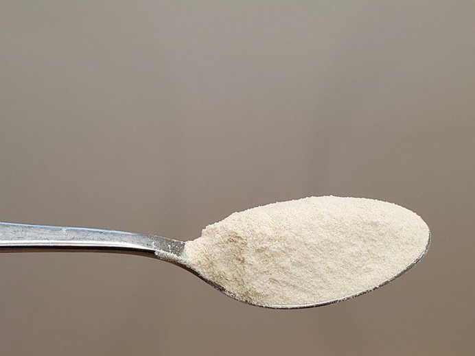 Bejaarde fluistert wanhopige jonge vrouw de dood in
