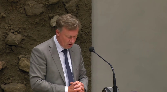 Kamer neemt moties aan over stijgende abortuscijfers en afschaffing bedenktijd