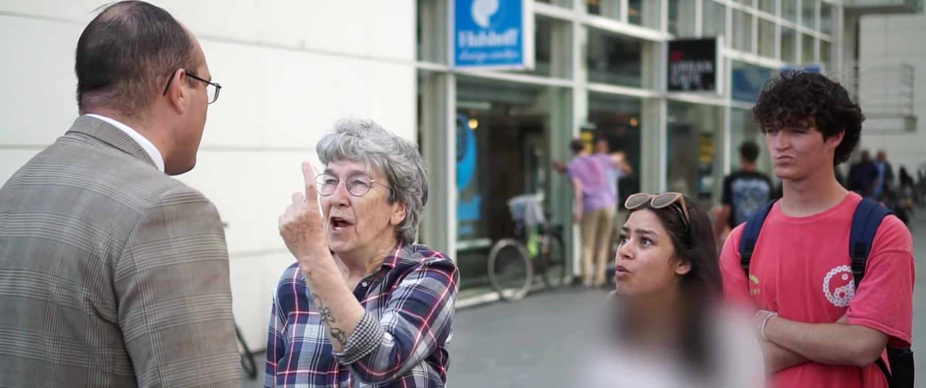 Pro-life straatcampagne in Den Haag: ‘Dood die ****ing baby’s!’