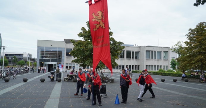 De straat op tegen abortus in Nijmegen: abortusvoorstander brengt Hitlergroet