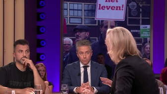 Eva Jinek schoffeert Chris Stoffer over abortus. Wilde ‘goedkoop scoren’, vindt zelfs Johan Derksen