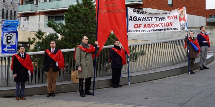 Straatcampagne in Leuven: boodschap van leven galmde door het station