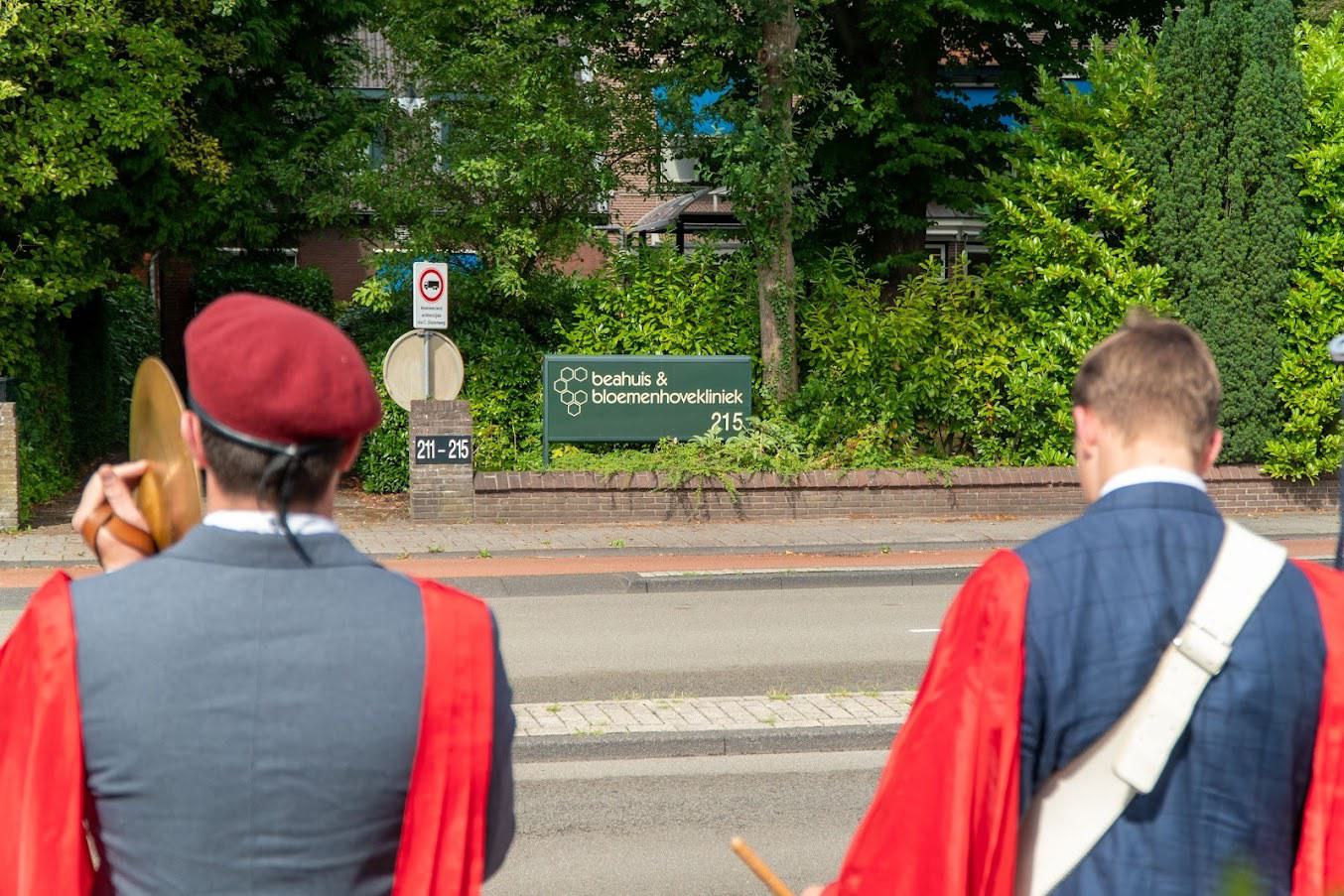 Straatcampagne bij Bloemenhovekliniek: 'We bidden bij het moderne Golgotha'