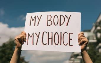 Pro-abortus links verklaart: Zeg niet meer "Mijn Lichaam, Mijn Keuze"