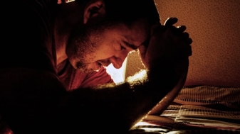 Nieuwe studie onthult negatieve langetermijneffecten van abortus op mannen: 'Verdriet, schuld, spijt'.