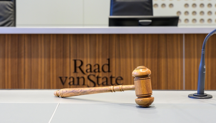 Raad van State buigt zich over waken bij abortuscentra: 'Bloem aanbieden geldt als wanordelijkheid'
