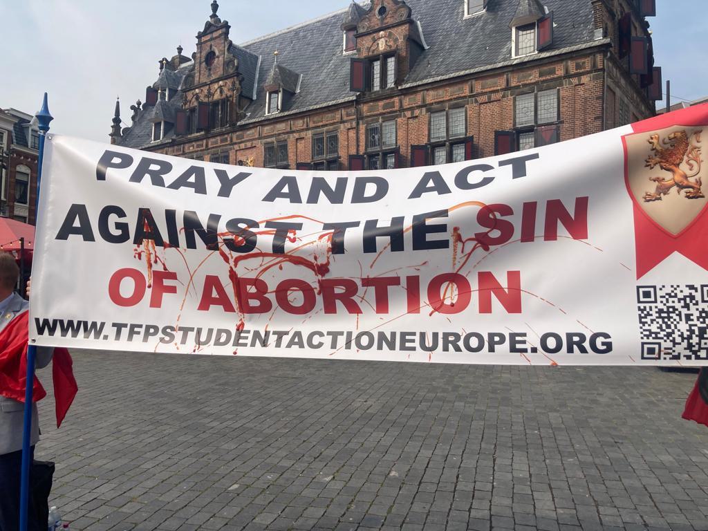 Straatcampagne in Maastricht en Nijmegen: 'Abortusvoorstander spoot ketchup op ons'