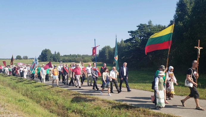 Marching against communism - Procession of "Thanksgiving and Hope" from Tytuvėnai to Šiluva - Lithuania