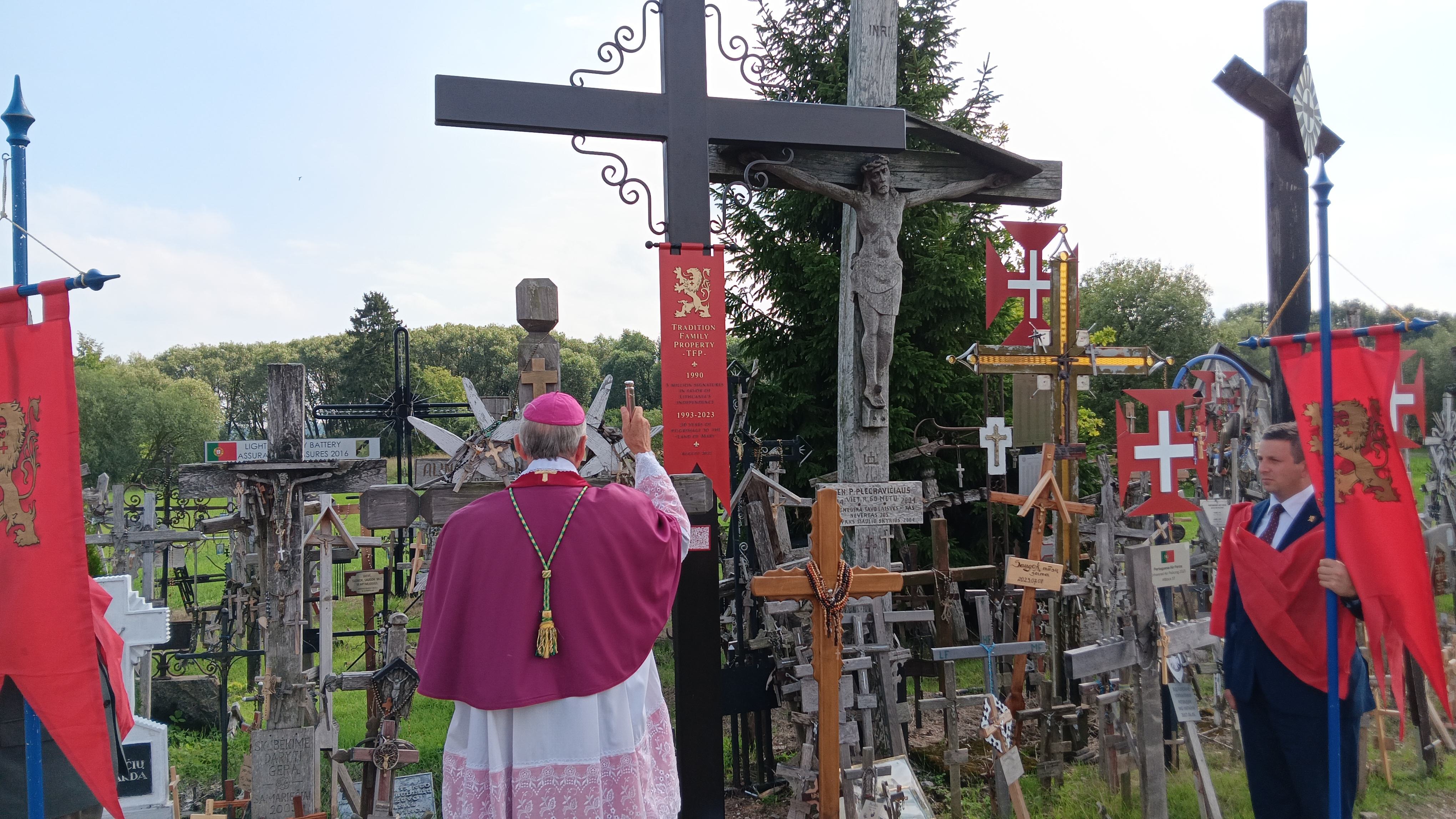 Cross commemorating 33 years of action by the TFPs for a free Lithuania erected on the Hill of Crosses in Šiauliai