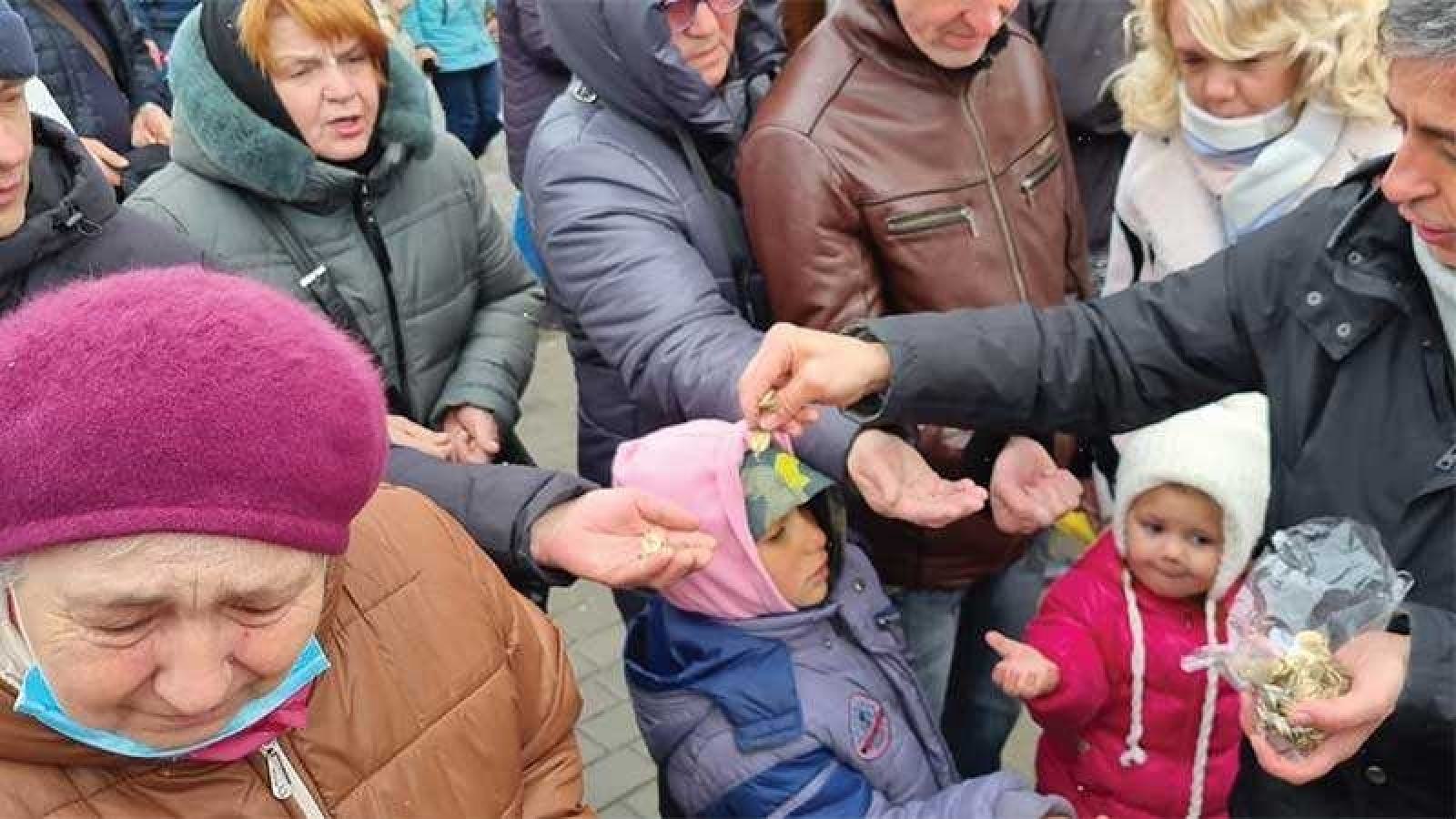 Thousands of Miraculous Medals go to Ukraine