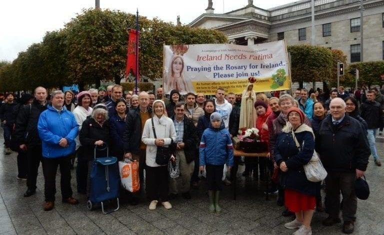 Irish TFP promotes Rosary Rally in Dublin