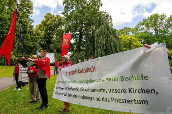 German Bishops Head for the Abyss in the Name of "Synodality": Faithful Catholics Unite to Resist!