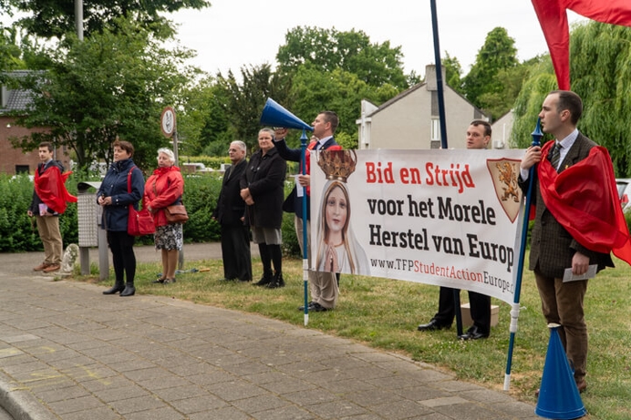 Resistance to the Homo-Lobby: Public Rosary at the Sacrilegious ‘Pink Celebration’ in Roermond