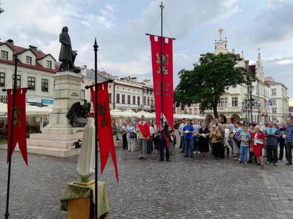 Rosary Rally Against Homosexual Parade in Rzeszów (Poland)