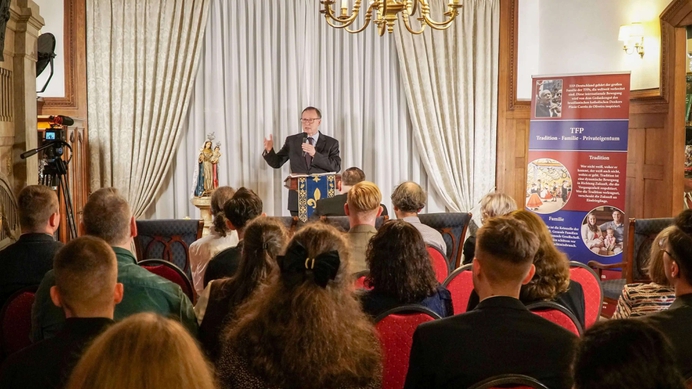 In Aachen, release of the German version of the book "The Synod Process is a Pandora's Box: 100 Questions and Answers".