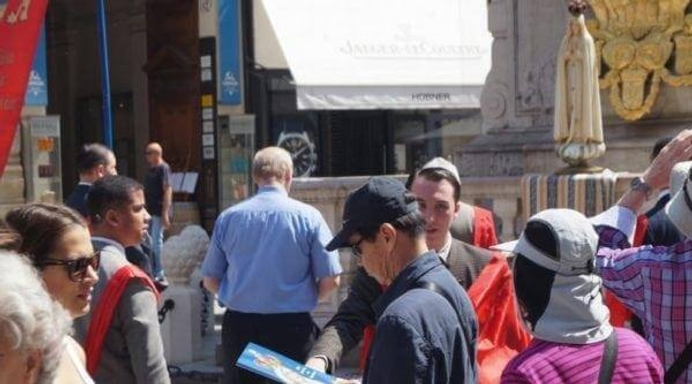 TFP Distributes 300 Rosaries in the Streets of Vienna