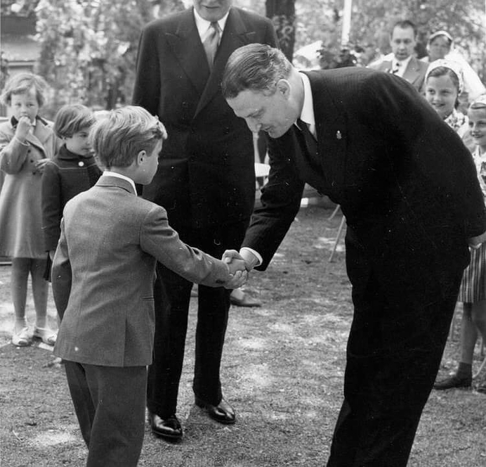 When People Greeted Each Other with Courtesy and Purpose