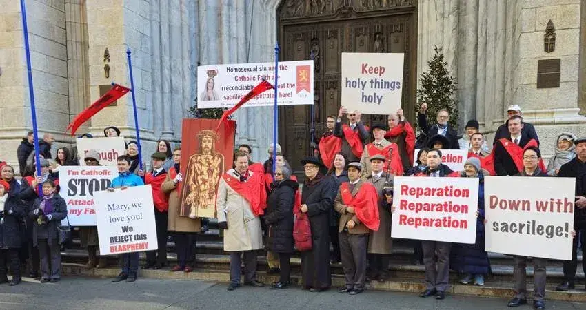 USA: Hundreds Gather Outside St. Patrick’s Cathedral for Reparation Against Sacrilege